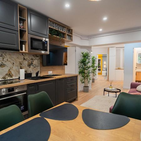 Urban Pearl - Old Town - Unique 4Br/3Ba Apartment Boekarest Buitenkant foto