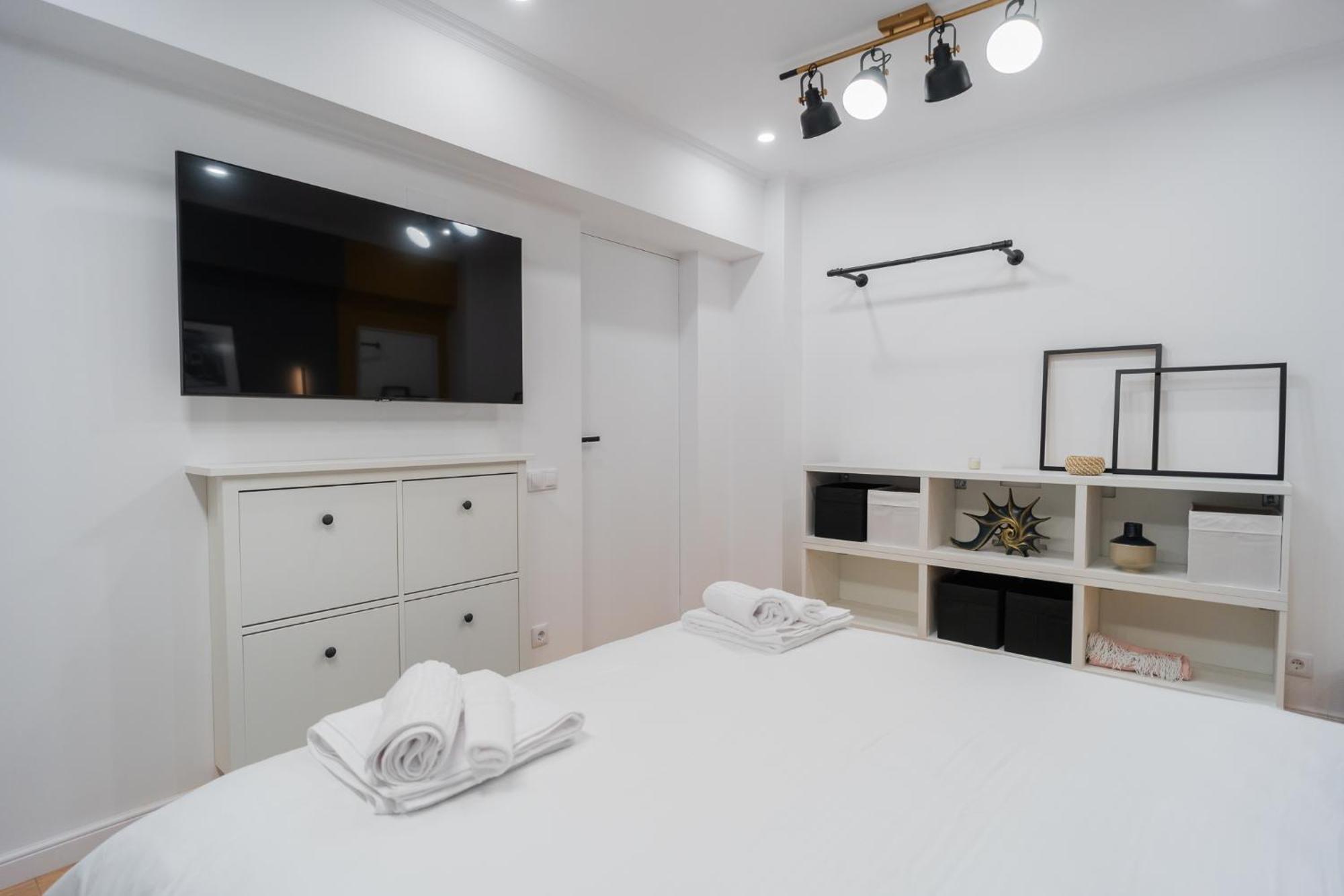 Urban Pearl - Old Town - Unique 4Br/3Ba Apartment Boekarest Buitenkant foto