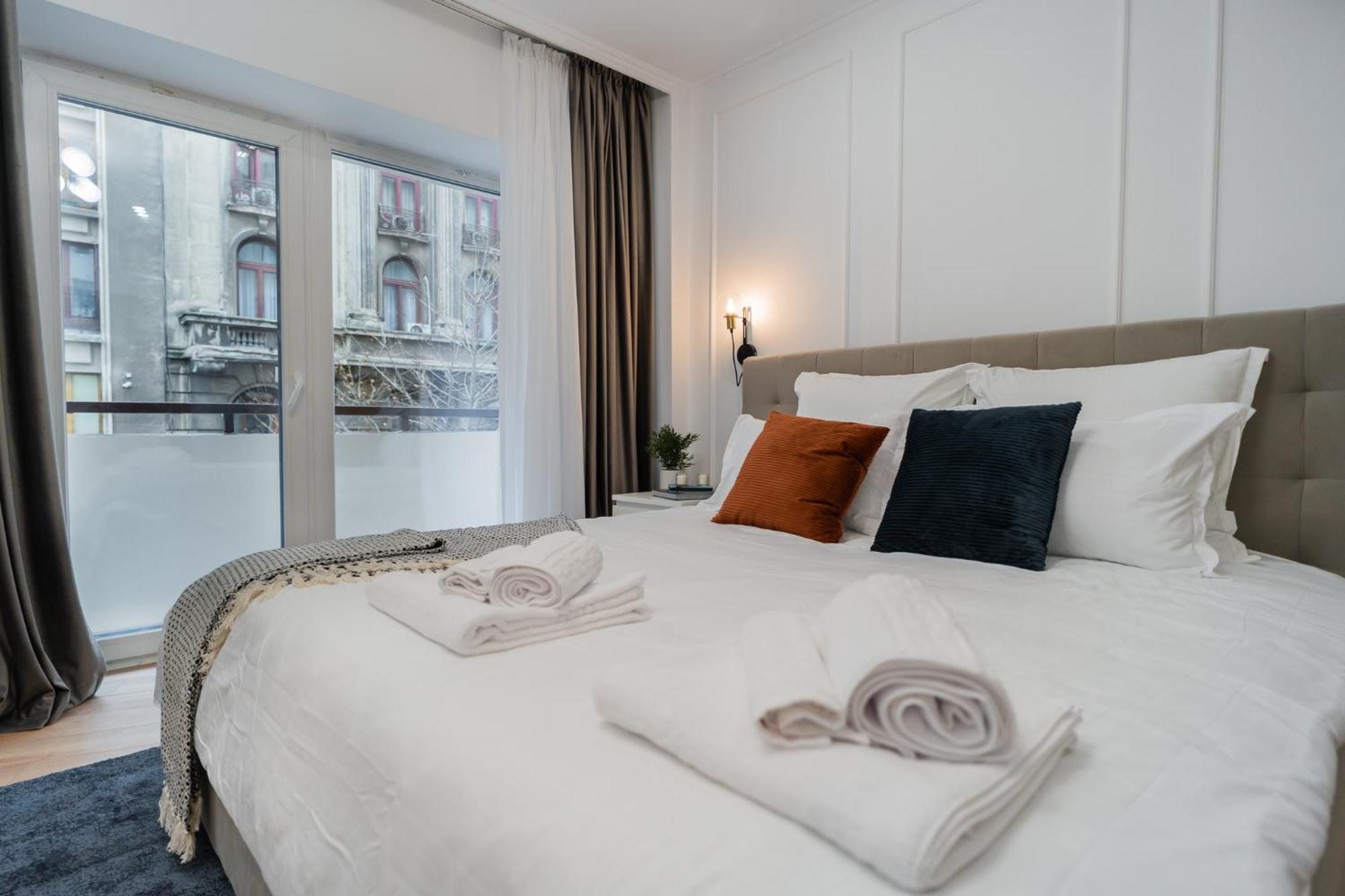 Urban Pearl - Old Town - Unique 4Br/3Ba Apartment Boekarest Buitenkant foto